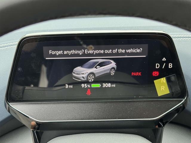 Photo of 2025 White Pearl Volkswagen ID.4