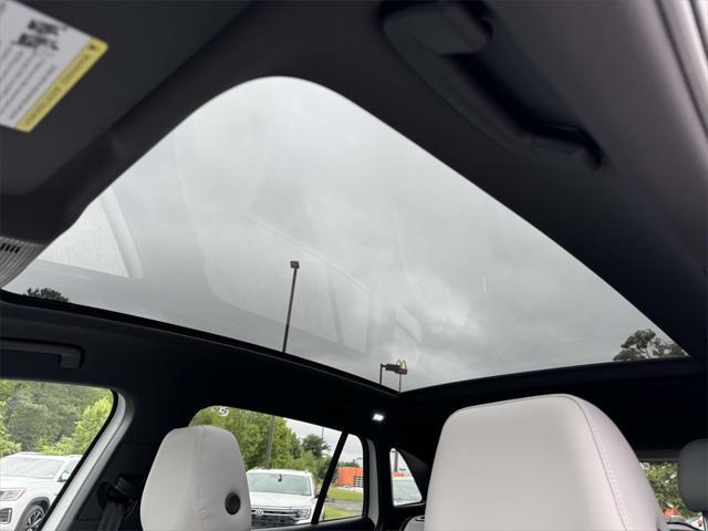 Photo of 2025 White Pearl Volkswagen ID.4