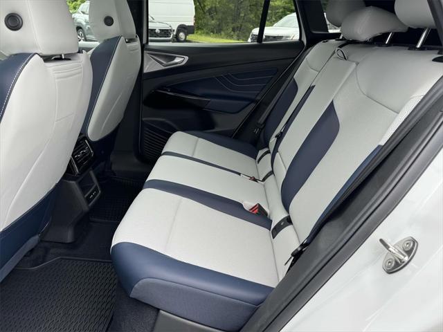 Photo of 2025 White Pearl Volkswagen ID.4