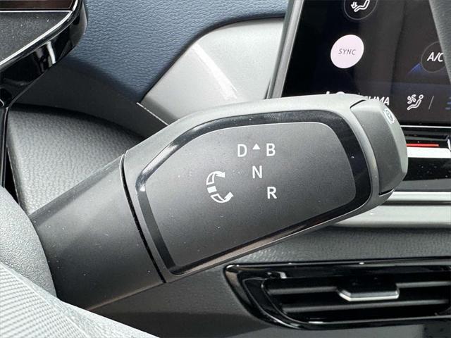 Photo of 2025 White Pearl Volkswagen ID.4