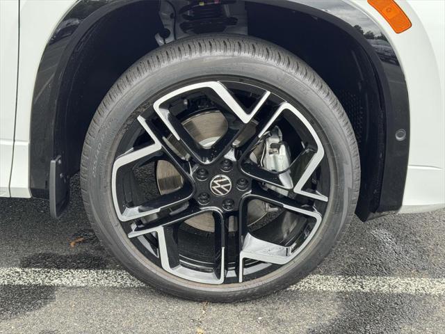 Photo of 2025 White Pearl Volkswagen Tiguan