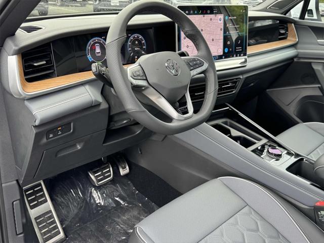 Photo of 2025 White Pearl Volkswagen Tiguan