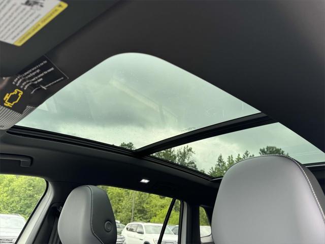 Photo of 2025 White Pearl Volkswagen Tiguan
