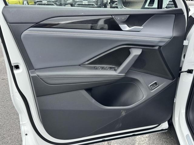 Photo of 2025 White Pearl Volkswagen Tiguan