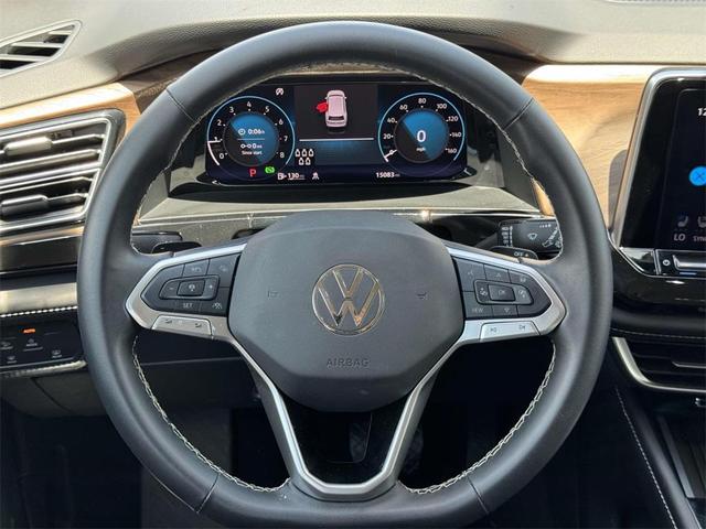 Photo of 2025 Pure White Volkswagen Atlas
