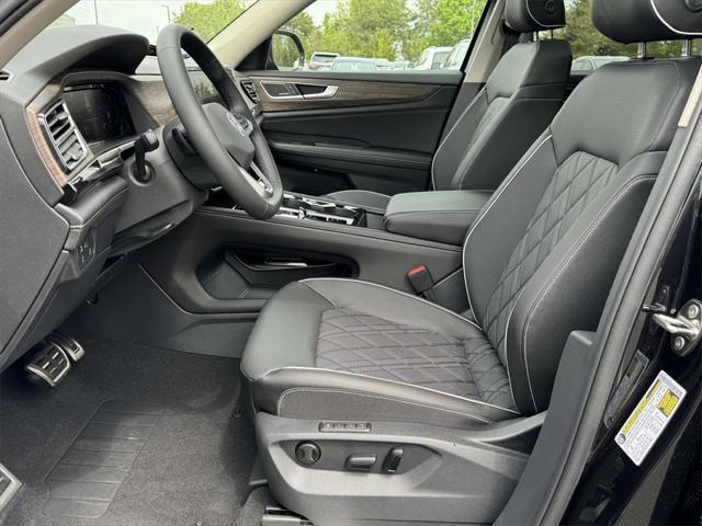 Photo of 2025 Deep Black Pearl Volkswagen Atlas