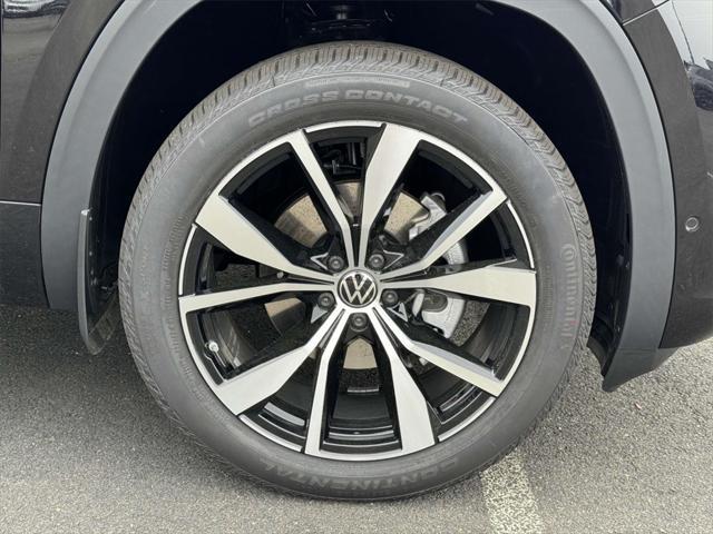 Photo of 2025 Deep Black Pearl Volkswagen Atlas