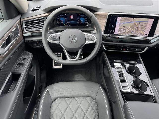 Photo of 2025 Deep Black Pearl Volkswagen Atlas