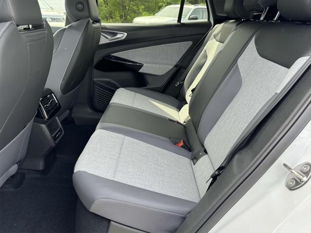 Photo of 2025 White Volkswagen ID.4