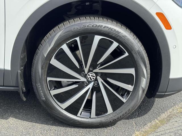 Photo of 2025 White Volkswagen ID.4