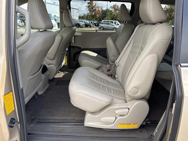 Photo of 2014 Champagne Toyota Sienna