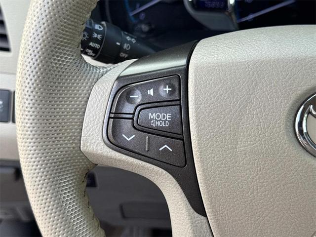 Photo of 2014 Champagne Toyota Sienna