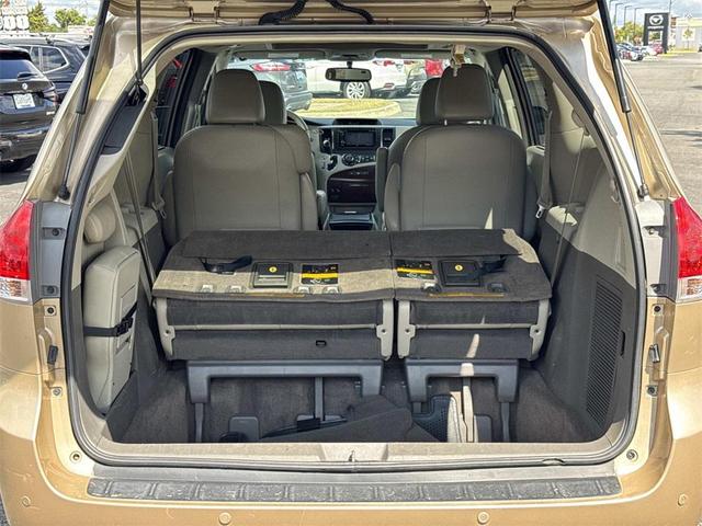 Photo of 2014 Champagne Toyota Sienna