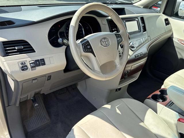 Photo of 2014 Champagne Toyota Sienna