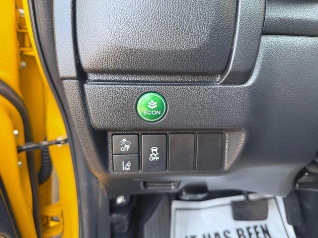 Photo of 2018 Helios Yellow Pearl Honda Fit