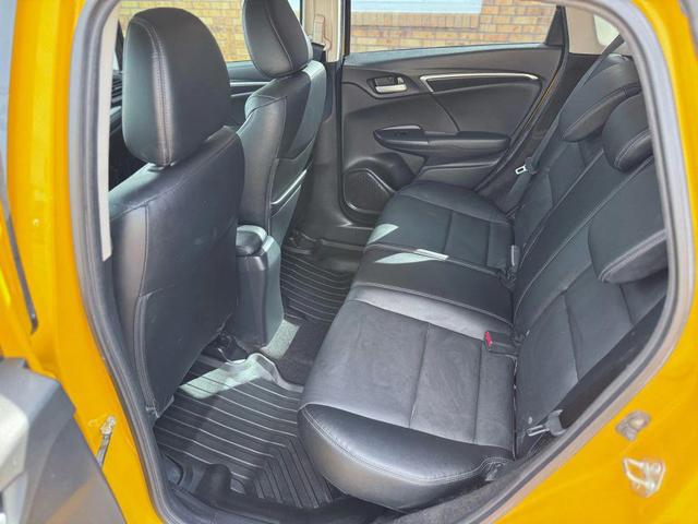 Photo of 2018 Helios Yellow Pearl Honda Fit