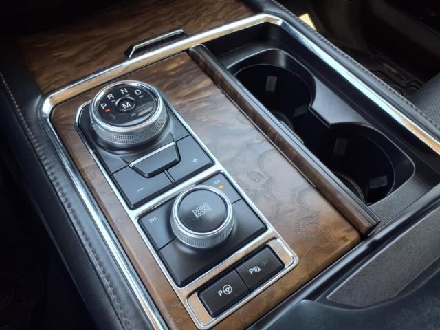 Photo of 2020 Star White Metallic Tri-Coat Ford Expedition Max