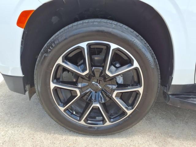 Photo of 2023 Summit White Chevrolet Tahoe