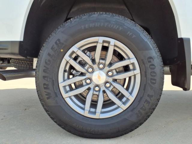 Photo of 2025 Summit White Chevrolet Colorado