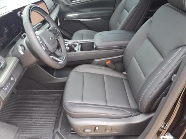 Photo of 2025 Mosaic Black Metallic Chevrolet Traverse