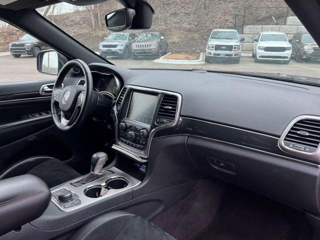Photo of 2017 Burgundy Jeep Grand Cherokee