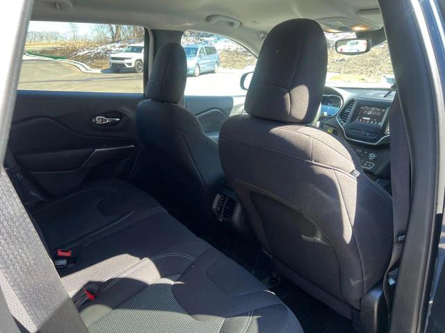 Photo of 2021 Blue Jeep Cherokee