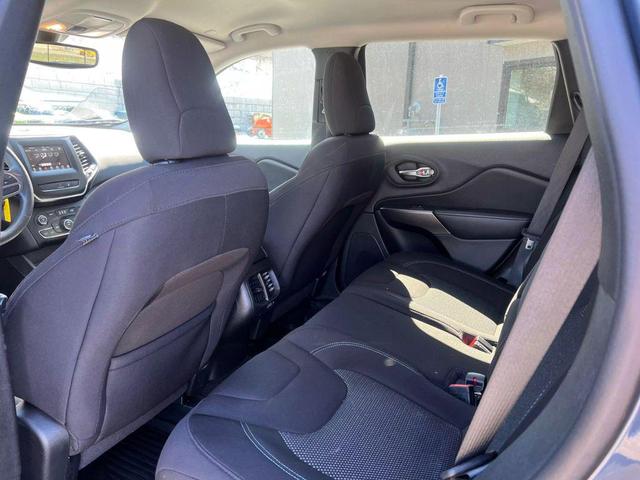 Photo of 2021 Blue Jeep Cherokee