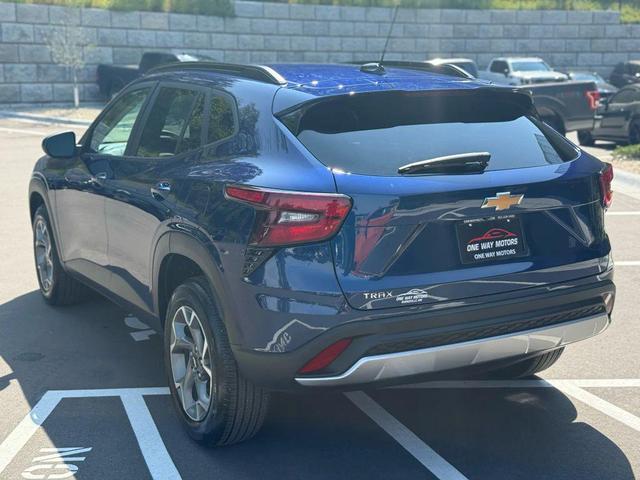 Photo of 2024 Blue Chevrolet Trax