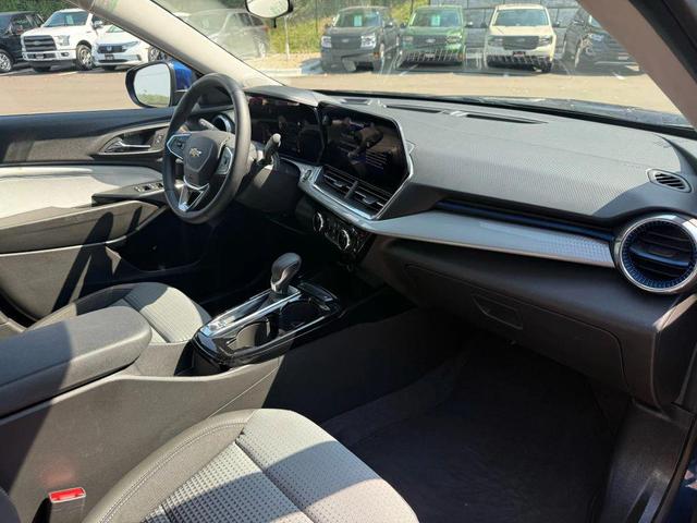 Photo of 2024 Blue Chevrolet Trax