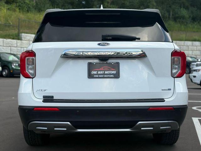 Photo of 2020 White Ford Explorer
