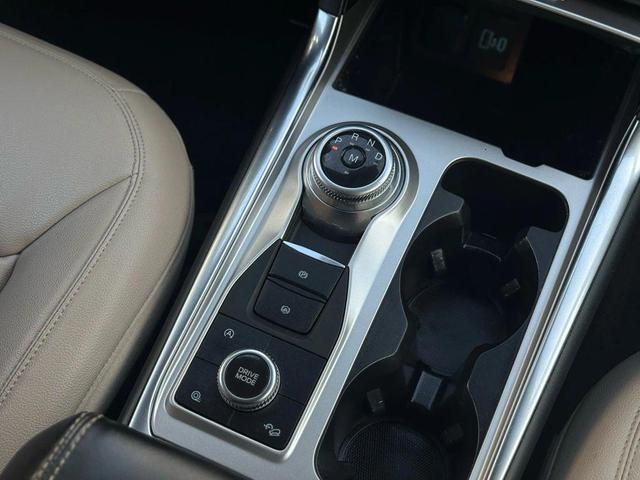 Photo of 2020 White Ford Explorer