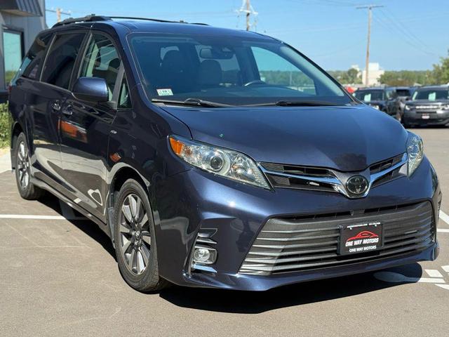 Photo of 2020 Blue Toyota Sienna