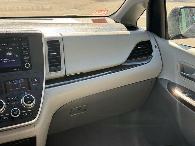 Photo of 2020 Blue Toyota Sienna