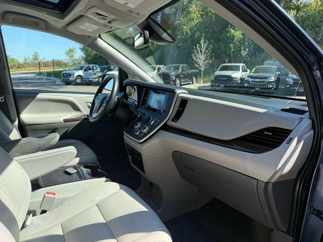 Photo of 2020 Blue Toyota Sienna