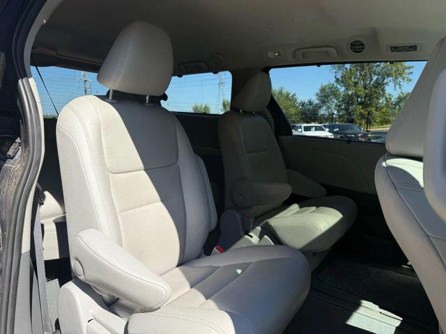 Photo of 2020 Blue Toyota Sienna