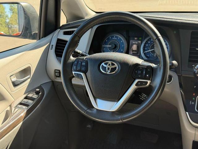 Photo of 2020 Blue Toyota Sienna