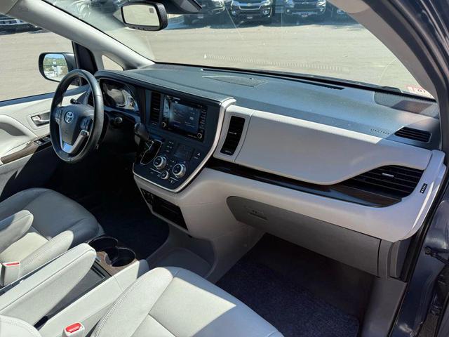 Photo of 2020 Blue Toyota Sienna
