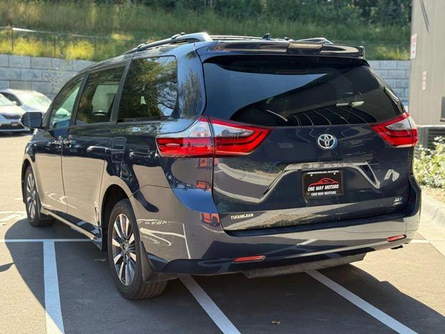 Photo of 2020 Blue Toyota Sienna