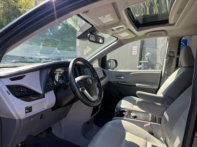 Photo of 2020 Blue Toyota Sienna