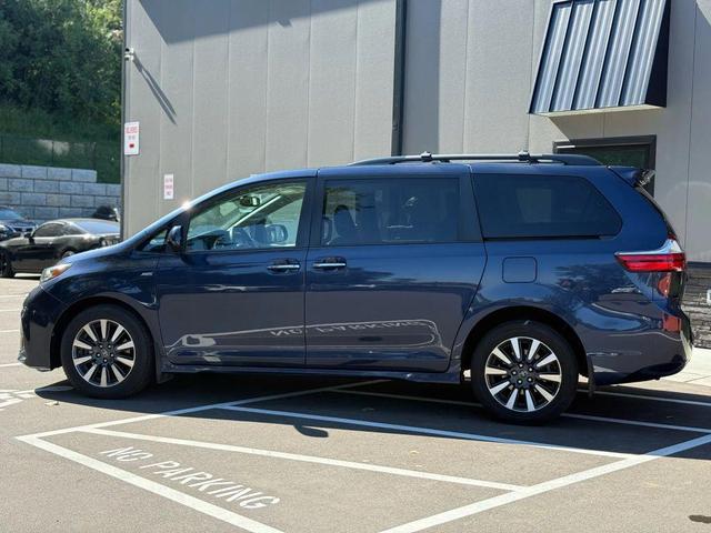 Photo of 2020 Blue Toyota Sienna