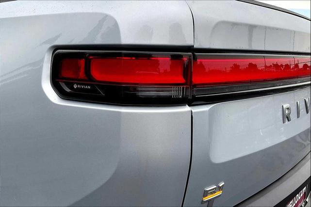Photo of 2023 GREY Rivian R1T