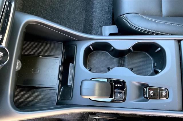 Photo of 2025 Crystal White Pearl Volvo XC40