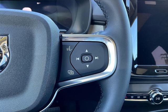 Photo of 2025 Crystal White Pearl Volvo XC40