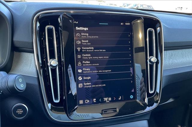 Photo of 2025 Crystal White Pearl Volvo XC40