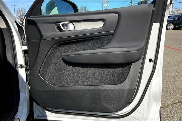 Photo of 2025 Crystal White Pearl Volvo XC40
