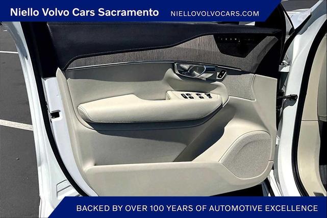 Photo of 2022 WHITE Volvo XC90 Recharge Plug-In Hybrid