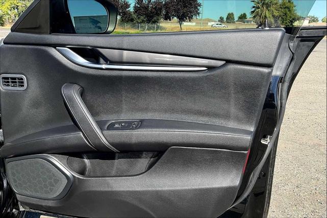 Photo of 2020 Nero Ribelle Mica Maserati Ghibli