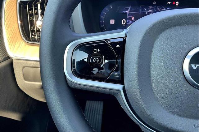Photo of 2026 VAPOUR GREY Volvo XC60