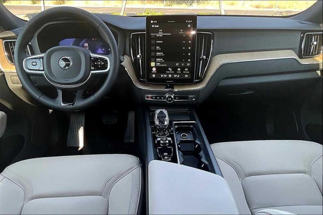 Photo of 2026 VAPOUR GREY Volvo XC60