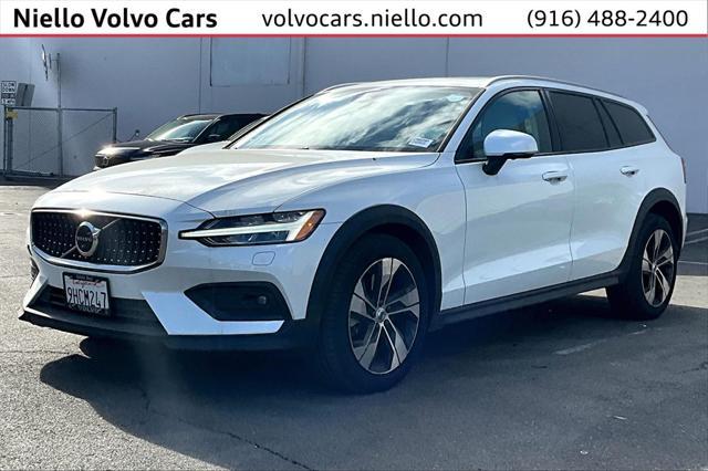 2023 Volvo V60 Cross Country